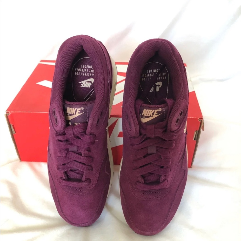 Nike Air Max 1 Premium 
Women Size 6